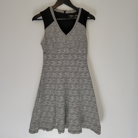 Guess women's black and white striped dress - Picture 10 of 10